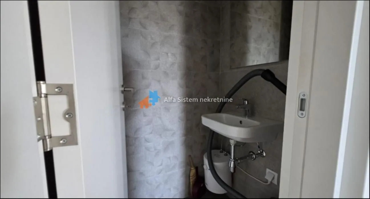 Izdavanje, četvorosoban stan, 98m², Vračar Sve Podlokacije, Beograd