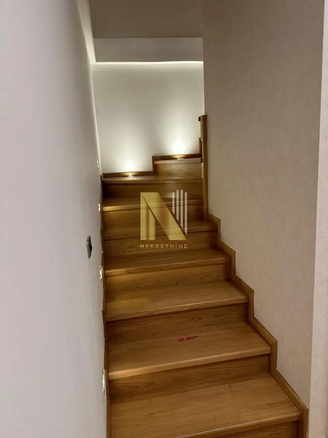 Izdavanje, kuća, 250m², Lipov gaj, Novi Sad Sve Podlokacije