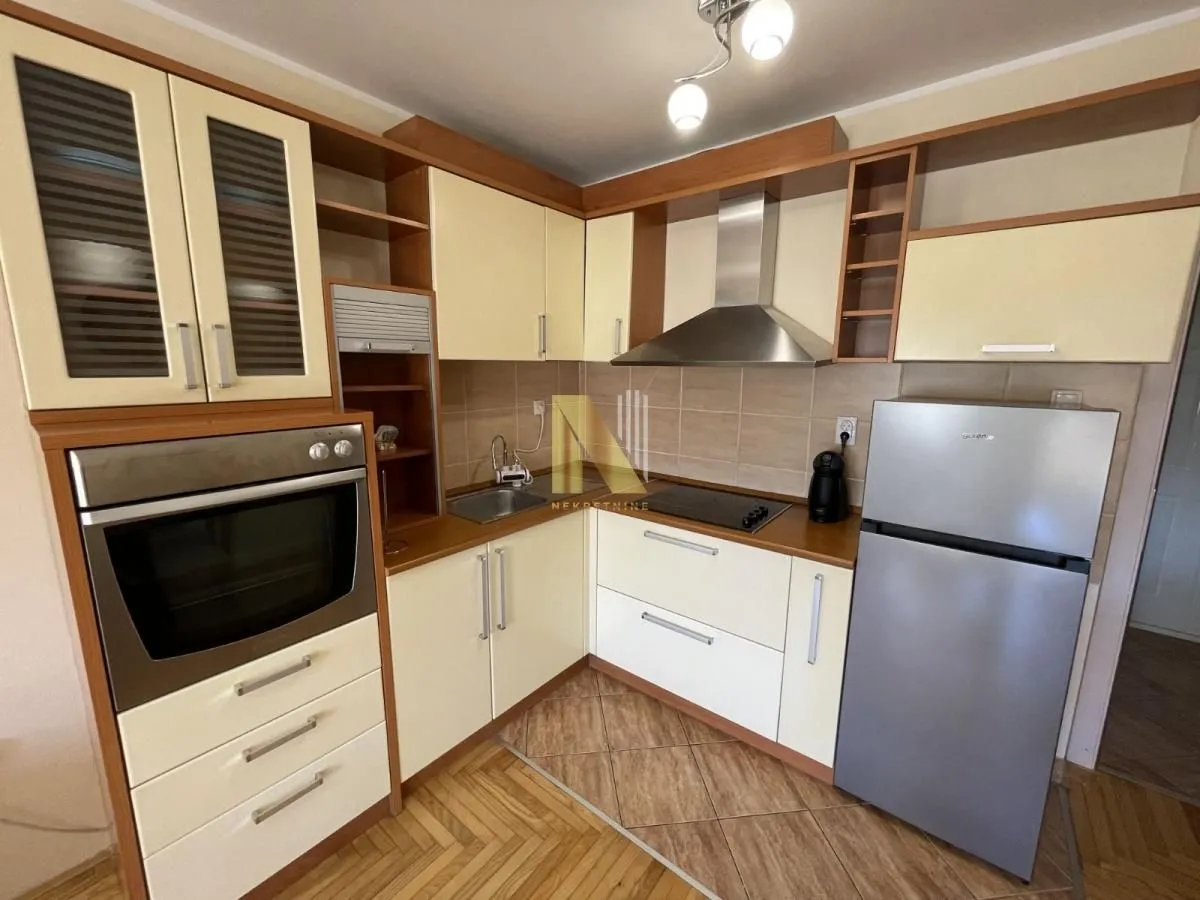 Izdavanje, dvosoban stan, 50m², Rotkvarija, Novi Sad Sve Podlokacije