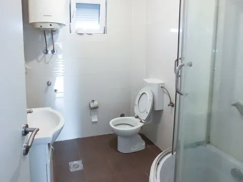 Izdavanje, kuća, 100m², Podgorica, Crna Gora - image 4