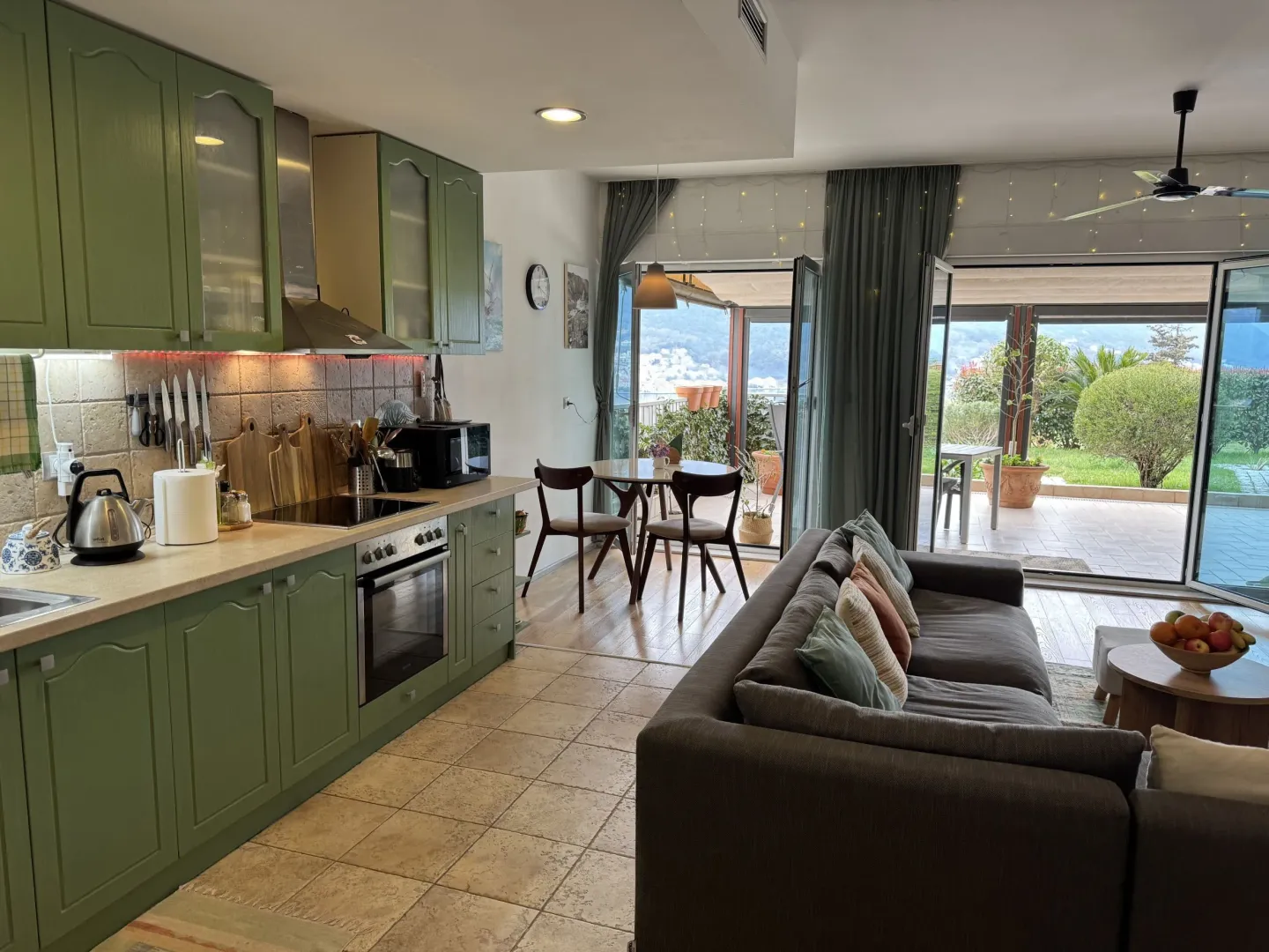Prodaja, trosoban stan, 74m², Dobrota, Kotor