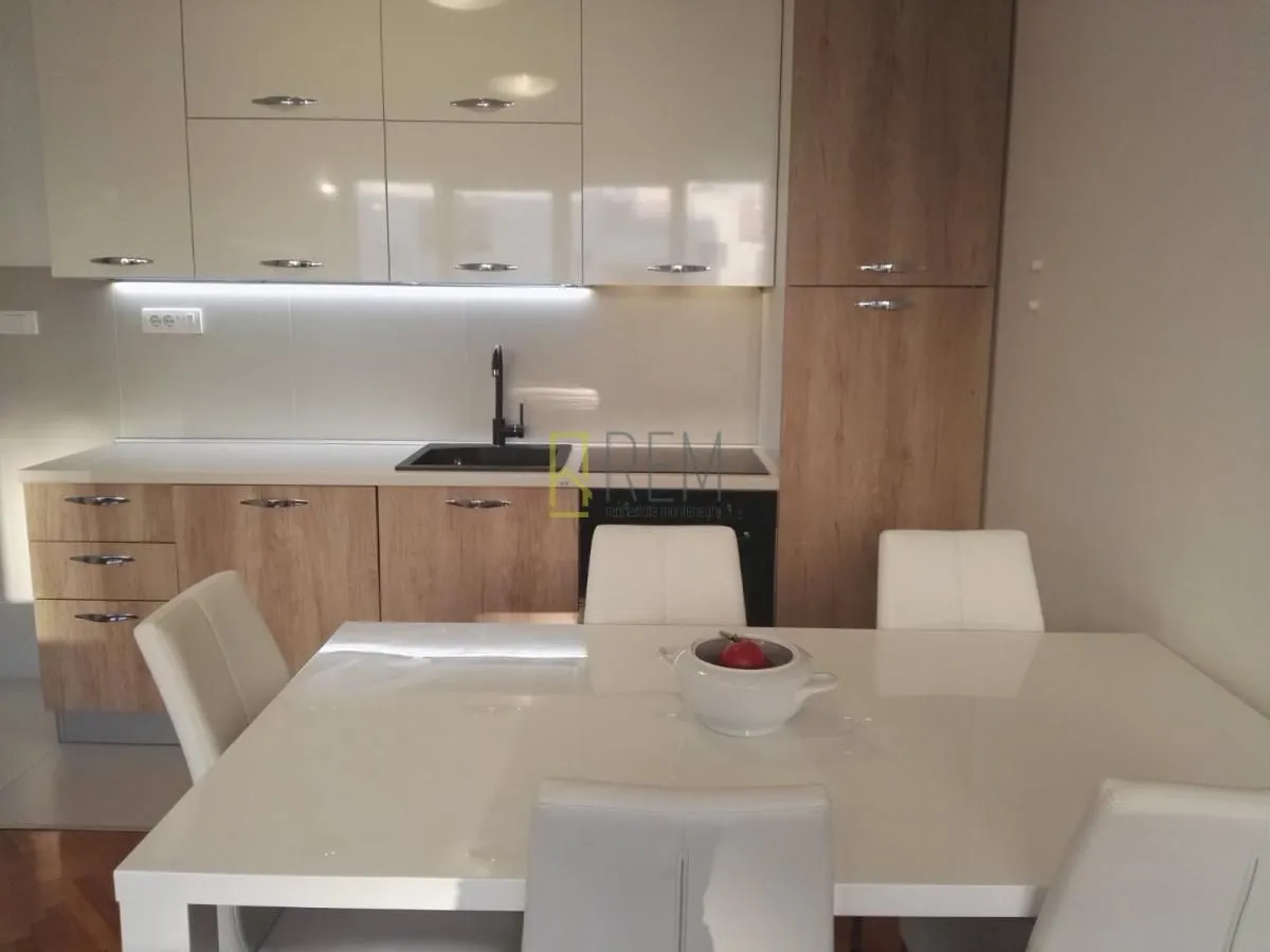 Prodaja, dvosoban stan, 65m², Centar, Podgorica