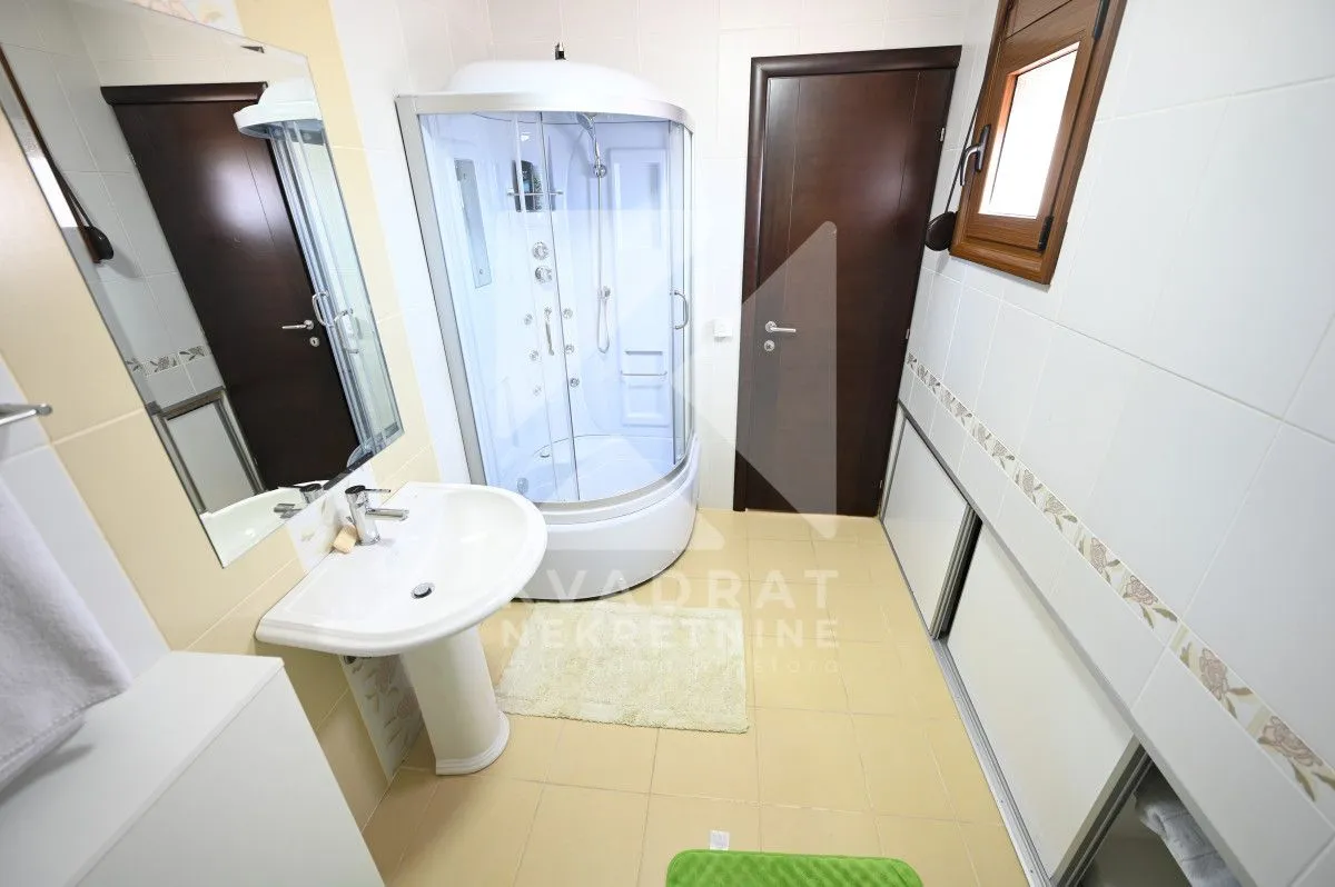 Prodaja, kuća, 387m², Donji Kokoti, Podgorica