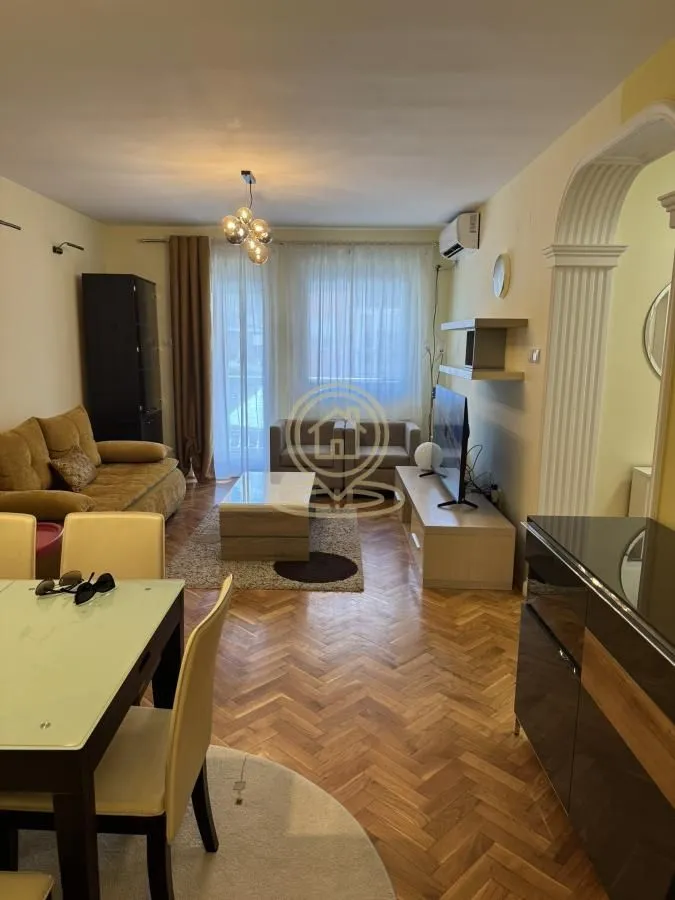 Izdavanje, trosoban stan, 76m², Centar, Novi Sad