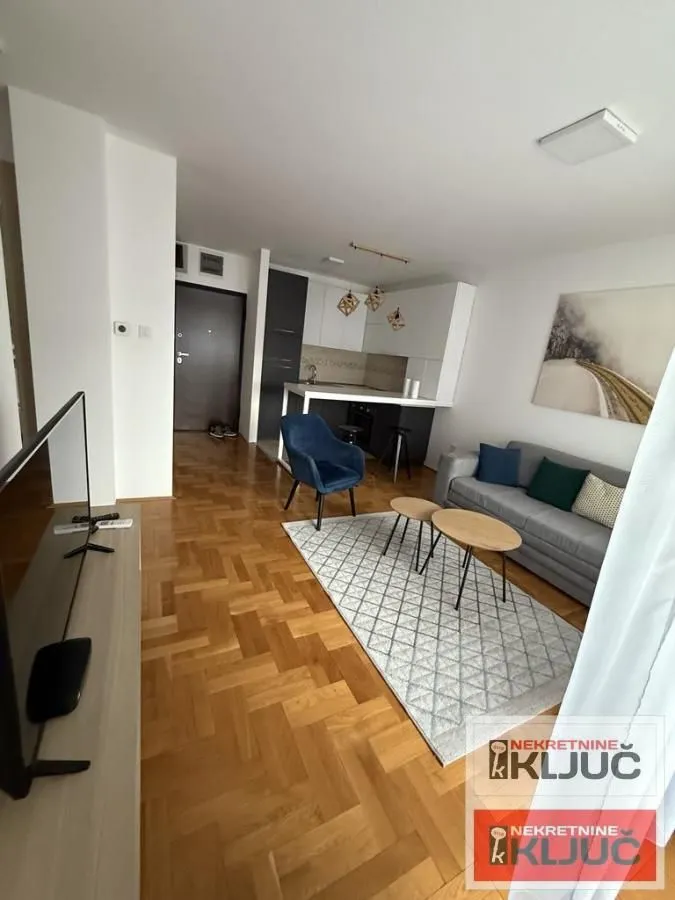 Izdavanje, jednosoban stan, 47m², Bulevar Oslobodjenja, Novi Sad Sve Podlokacije
