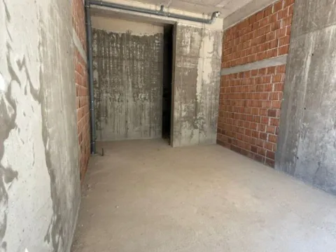 Izdavanje, poslovni prostor, 36m², New City, Podgorica - image 3