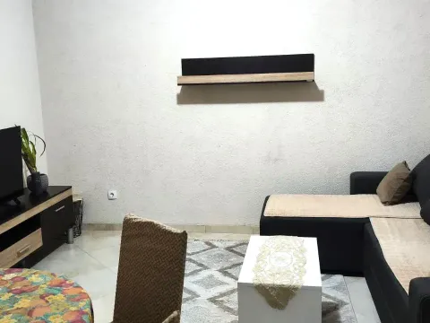 Izdavanje, stan, 41m², Tivat, Crna Gora - image 1