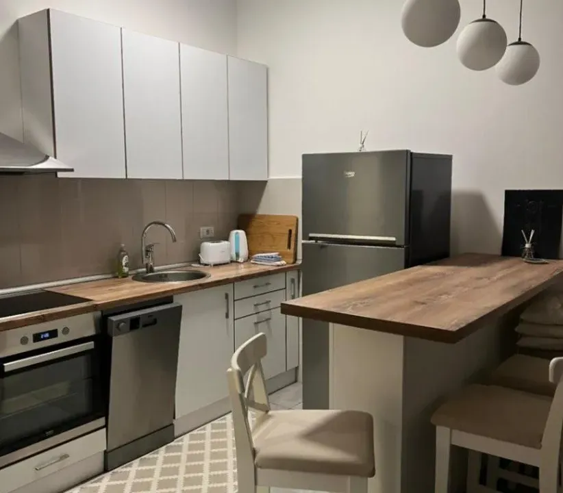 Izdavanje, jednosoban stan, 42m², Tivat, Crna Gora