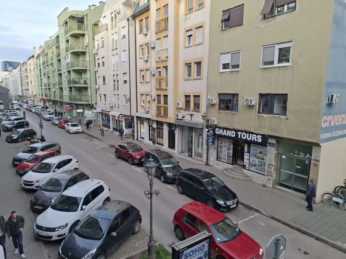 Izdavanje, trosoban stan, 122m², Centar, Novi Sad