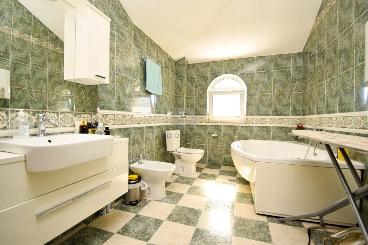 Rent, house, 300m², Zabjelo, Podgorica