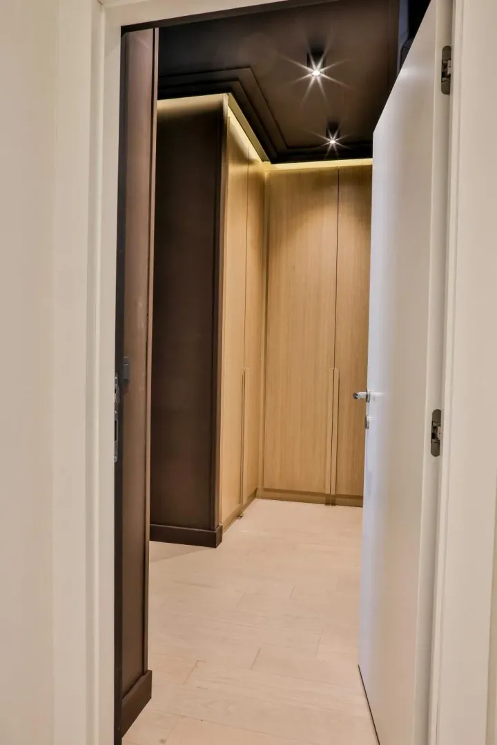 Izdavanje, trosoban stan, 120m², Savski Venac, Beograd