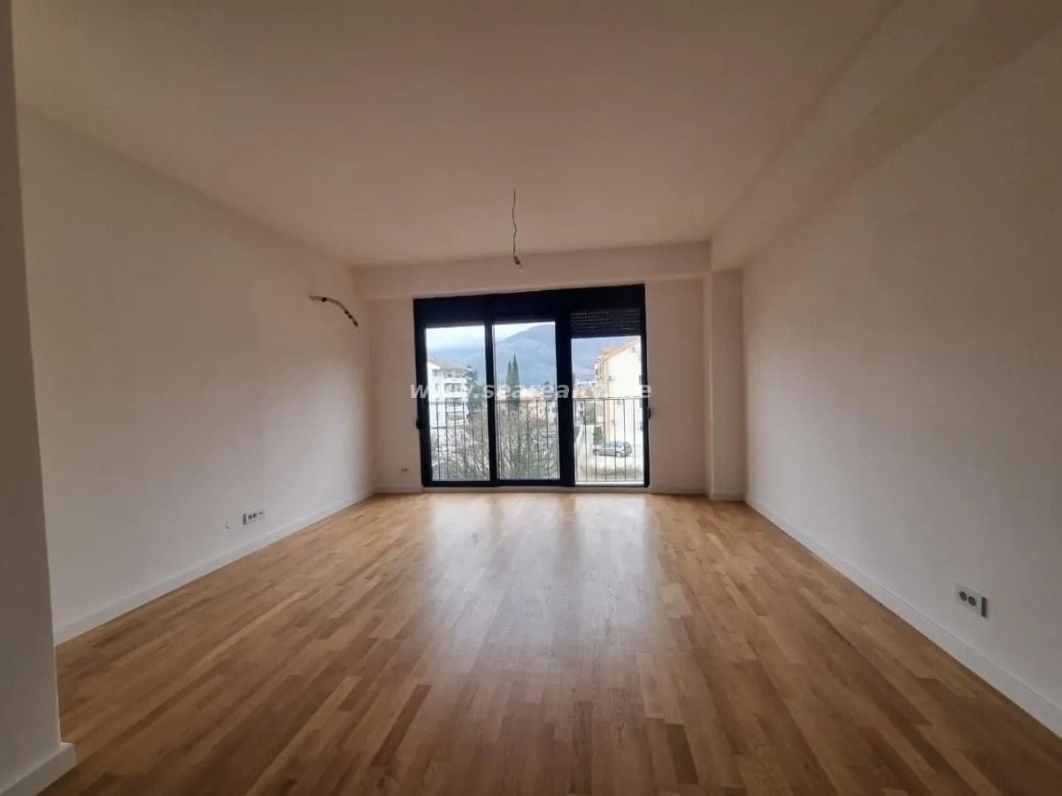 Prodaja, jednosoban stan, 48m², Tivat, Crna Gora
