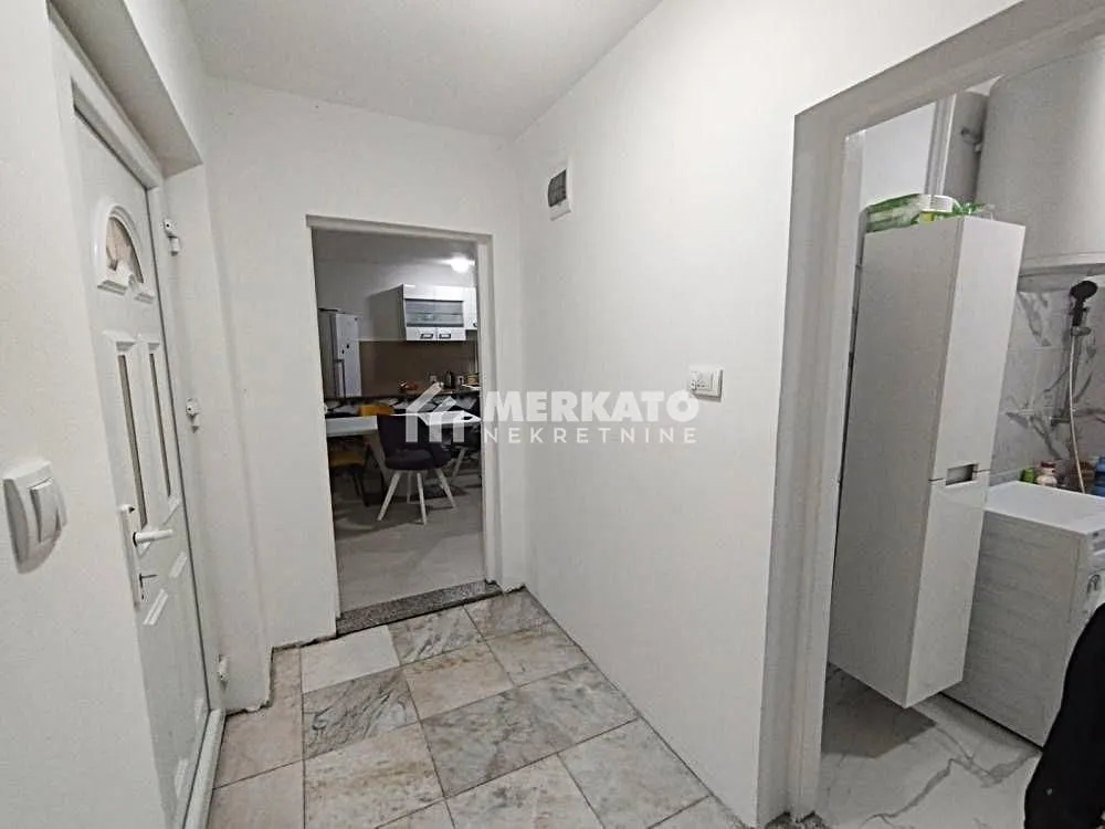 Izdavanje, trosoban stan, 55m², Centar, Zrenjanin