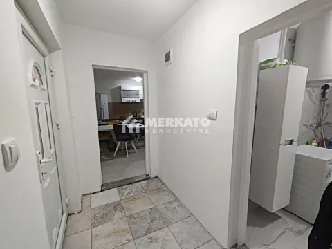 Izdavanje, trosoban stan, 55m², Centar, Zrenjanin - image 5