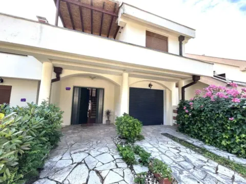 Izdavanje, kuća, 300m2, Gorica C, Podgorica Izdavanje, kuća, 300m2, Gorica C, Podgorica