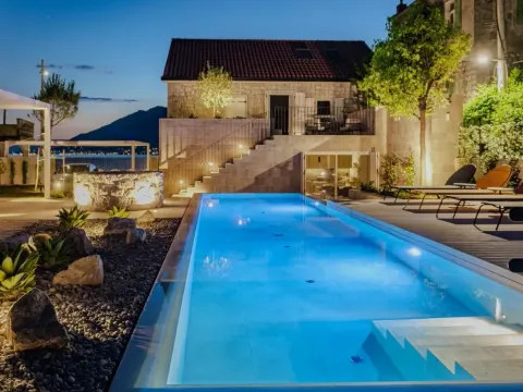 Rent, house, 170m², Tivat, Crna Gora - image 2