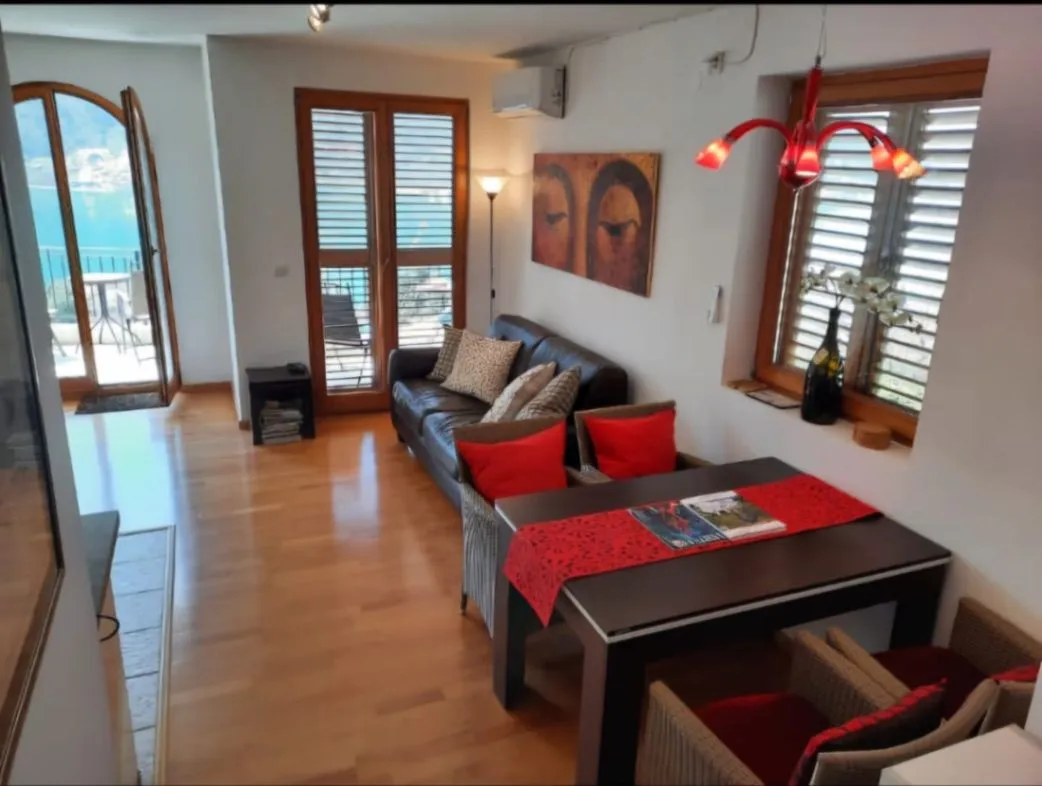 Prodaja, dvosoban stan, 59m², Dobrota, Kotor