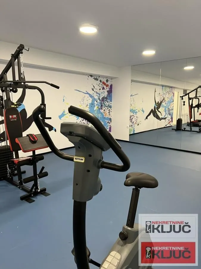 Prodaja, četvorosoban stan, 130m², Novo naselje, Novi Sad