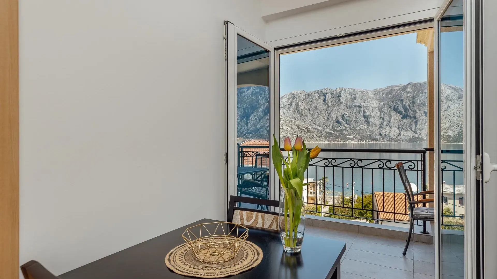 Prodaja, stan, 440m², Stoliv, Kotor