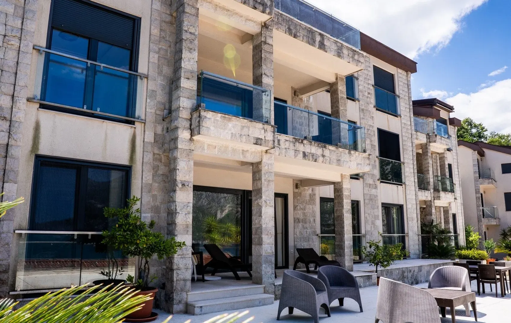Sale, three bedroom apartment, 268m², Kostanjica, Kotor