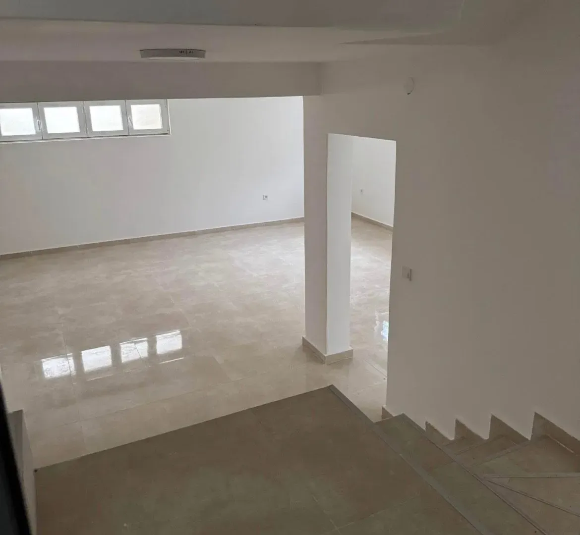 Rent, house, 500m², Stari Aerodrom, Podgorica
