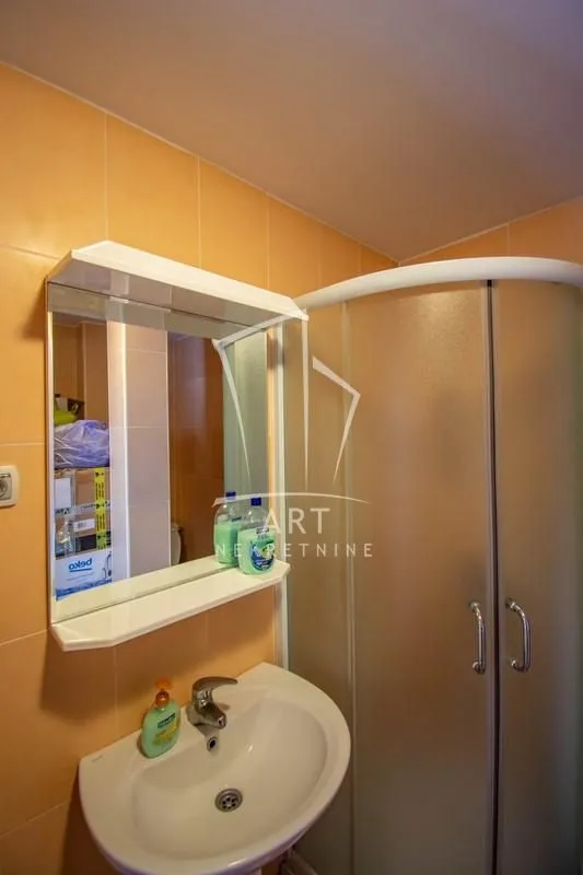 Prodaja, stan, 226m², Voždovac Sve Podlokacije, Beograd