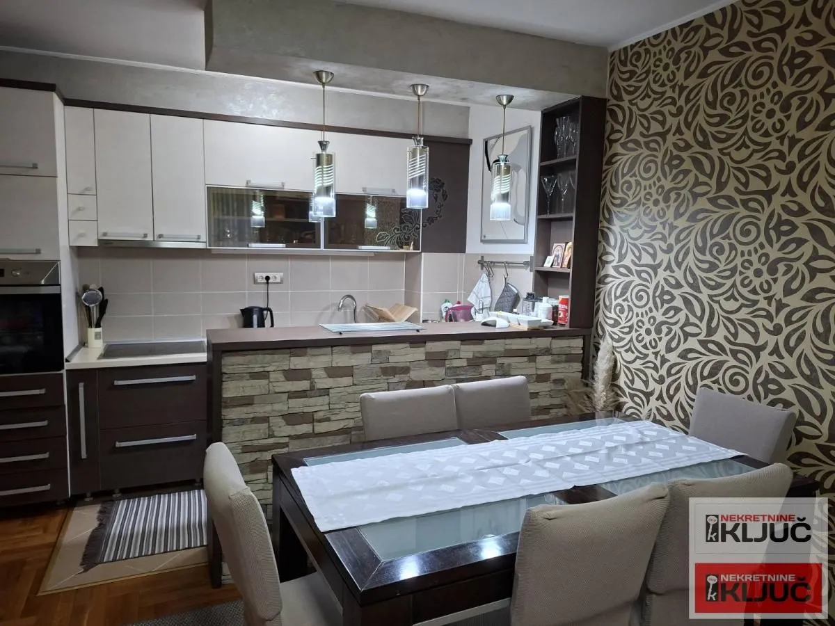 Prodaja, trosoban stan, 77m², Podbara, Novi Sad Sve Podlokacije