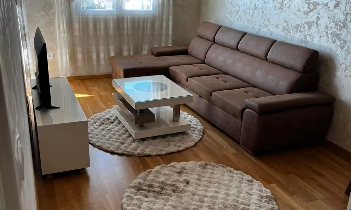 Izdavanje, jednosoban stan, 43m², Stari Aerodrom, Podgorica