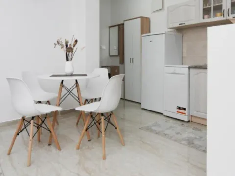 Izdavanje, jednosoban stan, 50m², Škaljari, Kotor - image 5