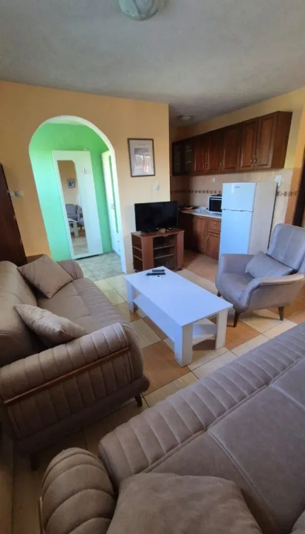 Izdavanje, jednosoban stan, 40m², Gornja Gorica, Podgorica