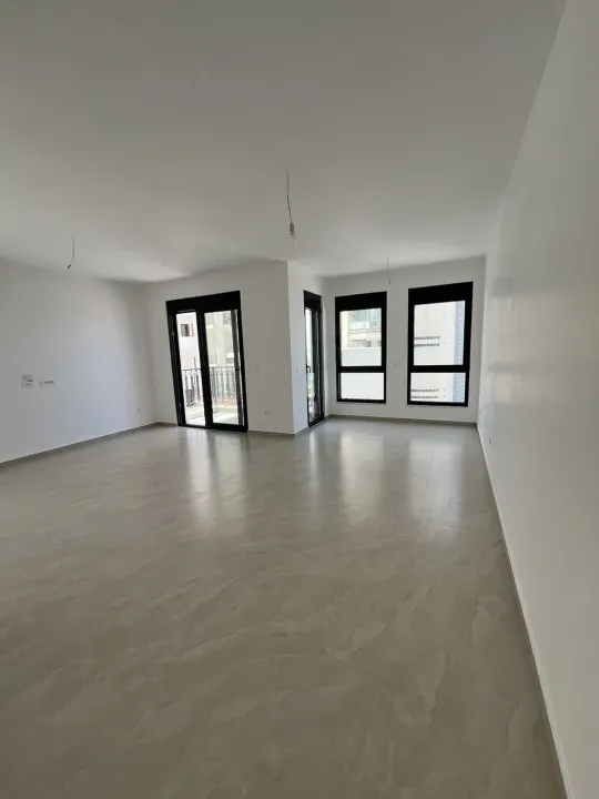 Rent, three bedroom apartment, 80m², Dobra Voda, Bar