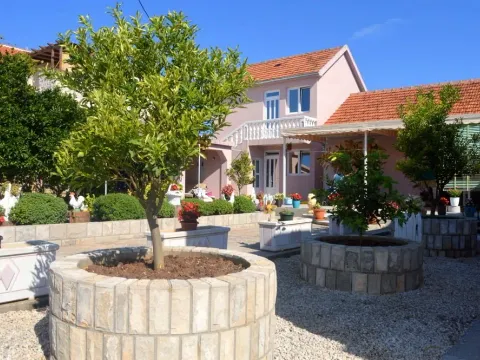 Sale, house, 300m², Đuraševići, Tivat