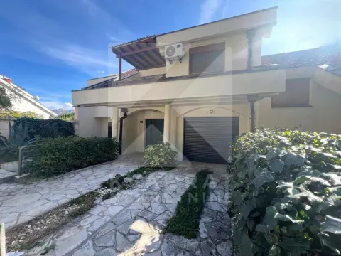 Rent, house, 300m², Gorica C, Podgorica - image 36