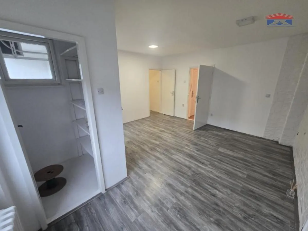 Izdavanje, dvosoban stan, 54m², Železnička Stanica, Novi Sad Sve Podlokacije