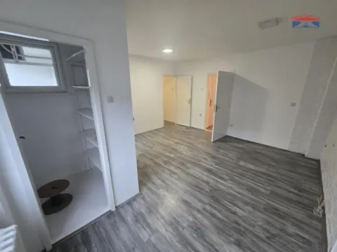 Izdavanje, dvosoban stan, 54m², Železnička Stanica, Novi Sad Sve Podlokacije - image 6