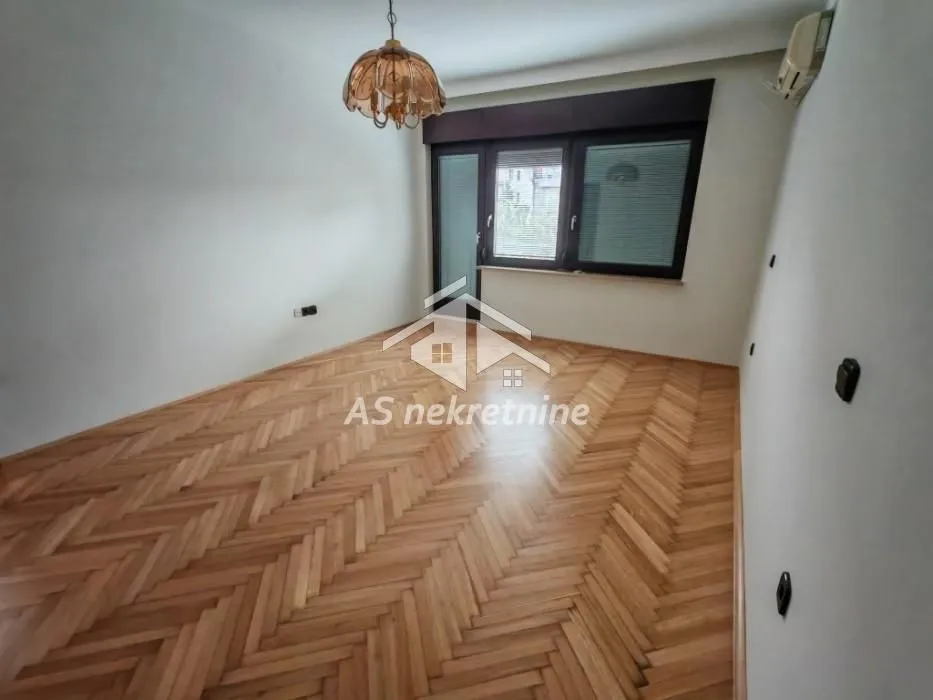 Izdavanje, kuća, 360m², Voždovac Sve Podlokacije, Beograd