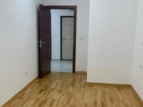 Izdavanje, dvosoban stan, 60m², Tuški Put, Podgorica - image 4