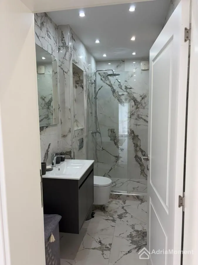Sale, two bedroom apartment, 78m², Stoliv, Kotor