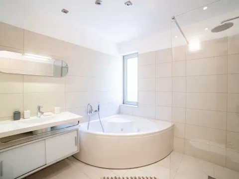 Prodaja, kuća, 405m², Strp, Kotor - image 25