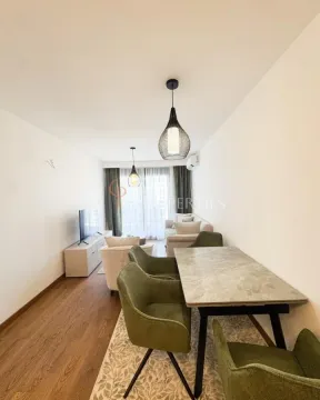Dnevni boravak sa trpezarijom, garniturom i TV komodom. - image 10