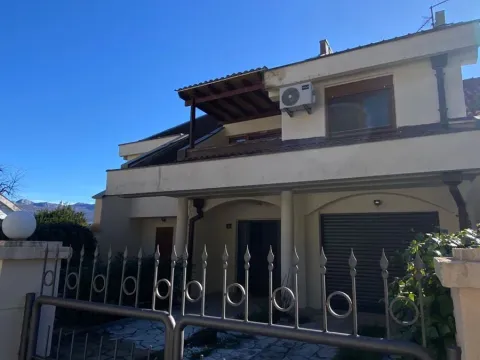 Izdavanje, kuća, 285m², Gorica C, Podgorica - image 27