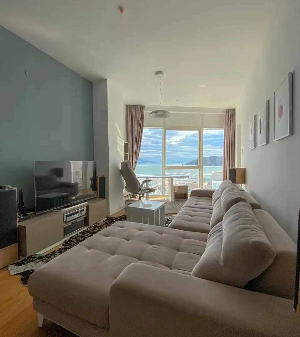 Izdavanje, dvosoban stan, 77m², Centar, Budva