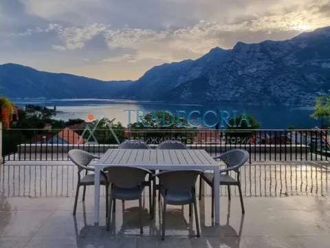 Sale, house, 140m², Risan, Kotor