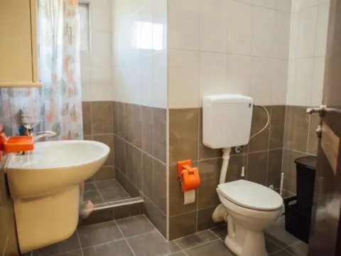 Izdavanje, trosoban stan, 100m², Gradiošnica, Tivat - image 4