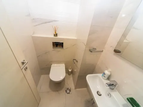 Izdavanje, dvosoban stan, 70m², Central Point, Podgorica - image 7