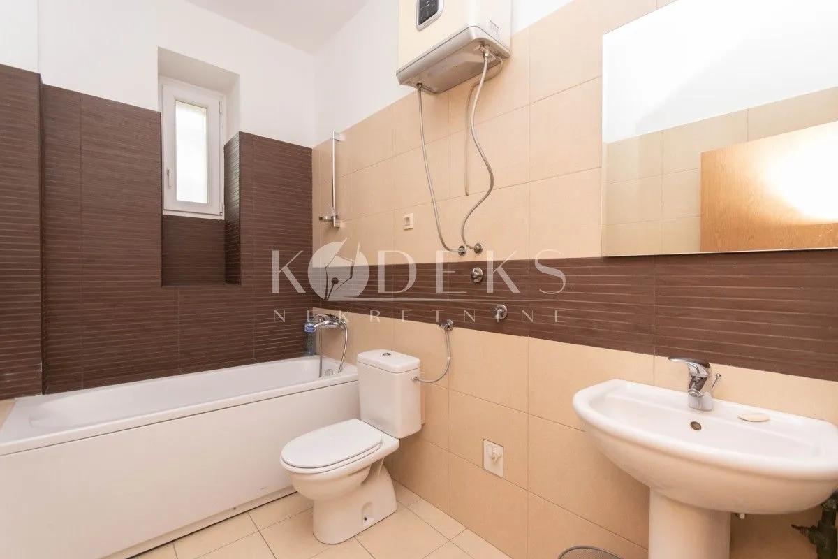 Rent, office space, 91m², Centar, Podgorica
