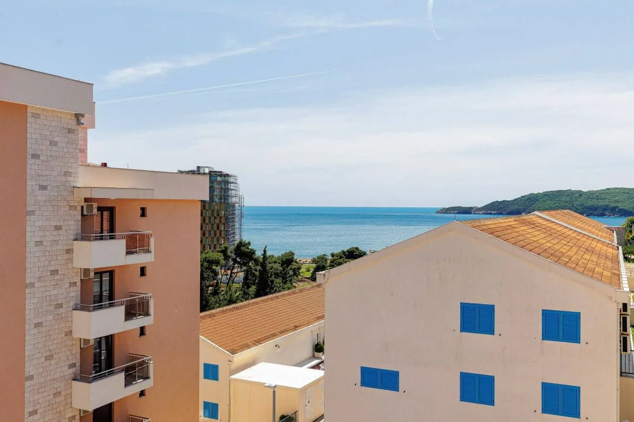 Rent, one bedroom apartment, 72m², Bečići, Budva