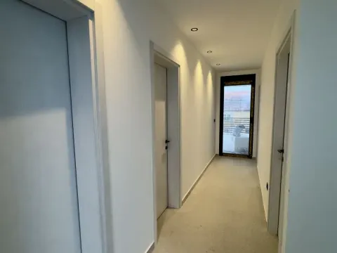 Izdavanje, kuća, 225m², Gornja Gorica, Podgorica - image 15