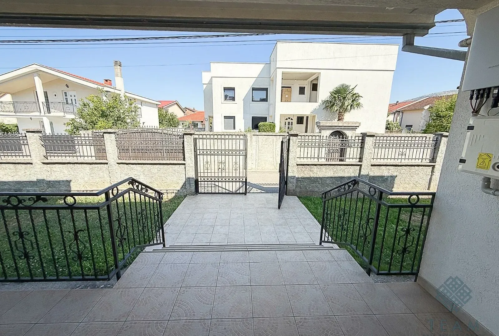 Rent, house, 400m², Zlatica, Podgorica
