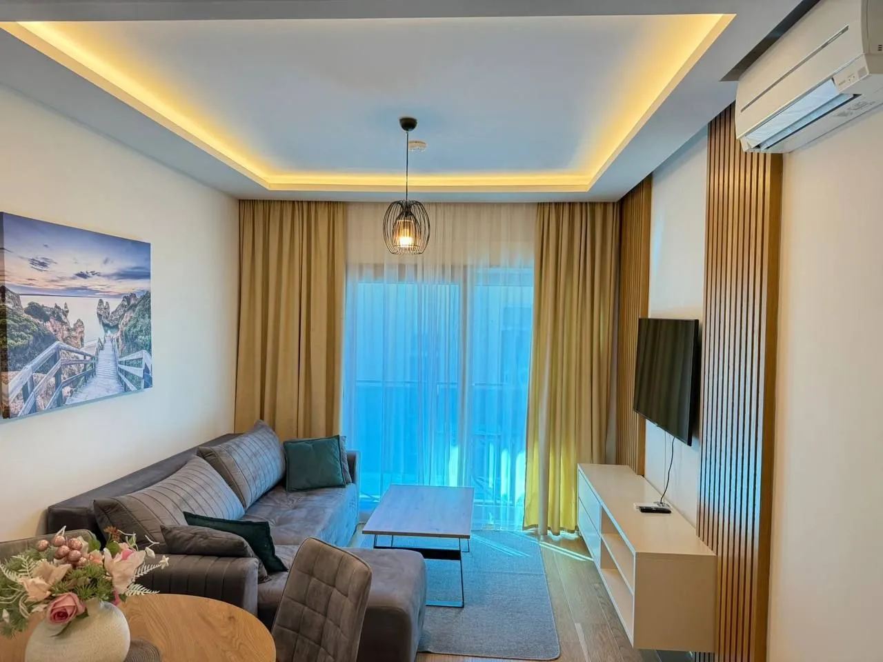 Izdavanje, dvosoban stan, 61m², Pržno, Budva
